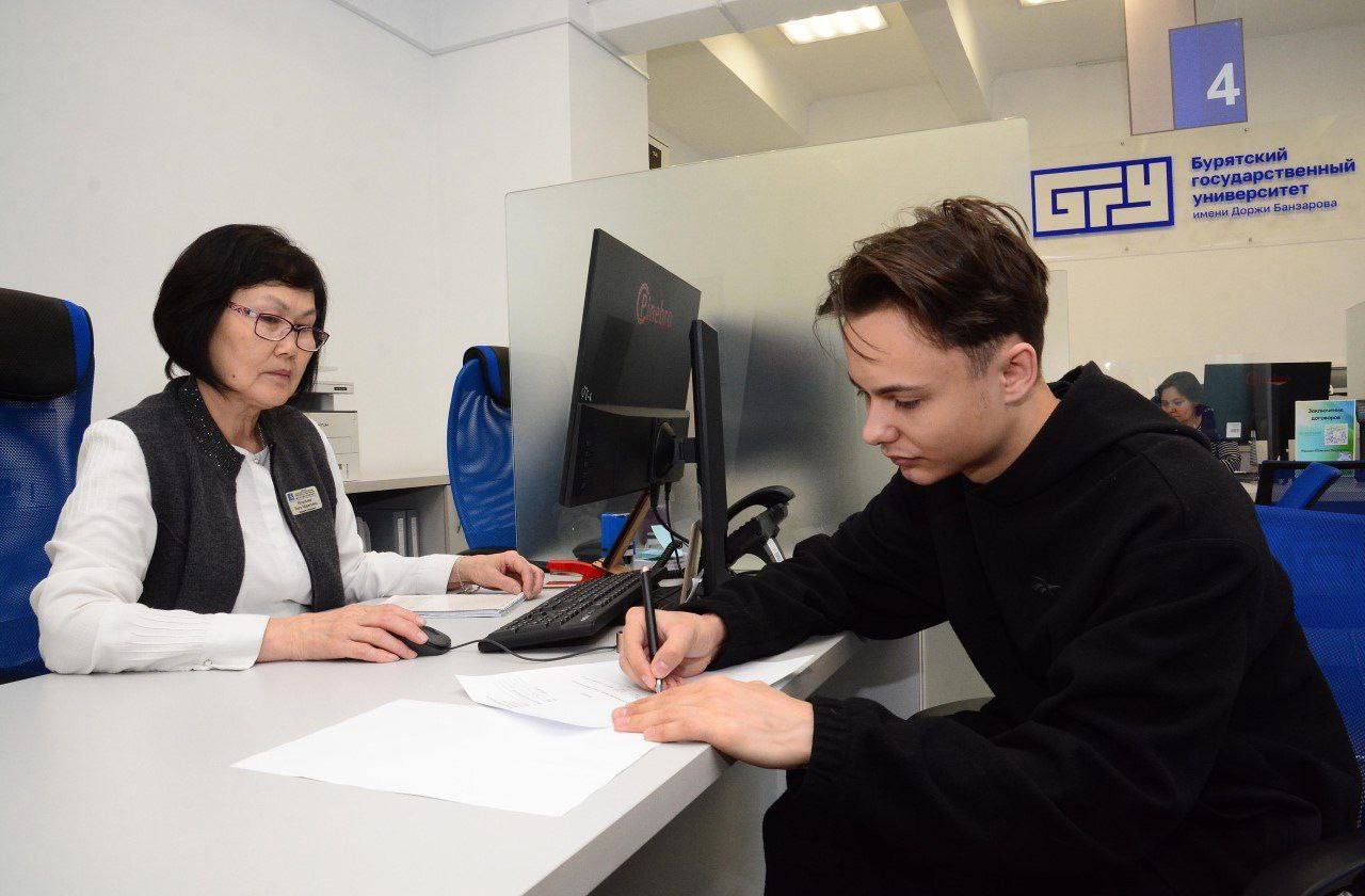 В Бурятии работает единственный вузовский МФЦ для поддержки студенческих семей В Бурятии работает единственный вузовский МФЦ для поддержки студенческих семей