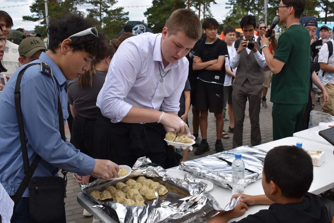 Мэр Улан-Удэ Игорь Шутенков поздравляет с Днем российского студенчества Мэр Улан-Удэ Игорь Шутенков поздравляет с Днем российского студенчества