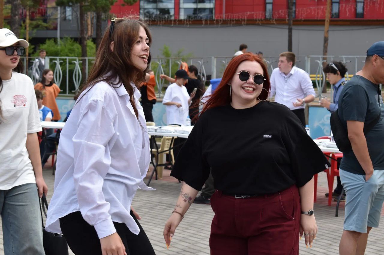 Мэр Улан-Удэ Игорь Шутенков поздравляет с Днем российского студенчества Мэр Улан-Удэ Игорь Шутенков поздравляет с Днем российского студенчества