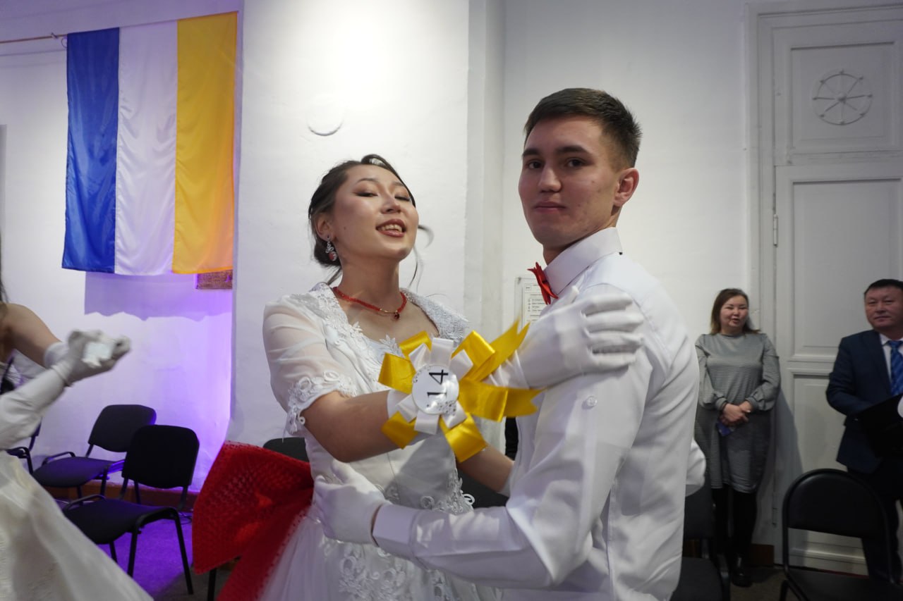 Провожаем уходящий день чудесным вальсом Провожаем уходящий день чудесным вальсом