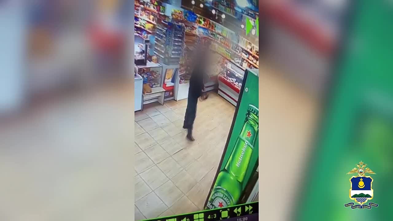 Полицейские в Улан-Удэ и посёлке Селенгинск Кабанского района задержали грабителей, похитивших алкоголь из торговых точек