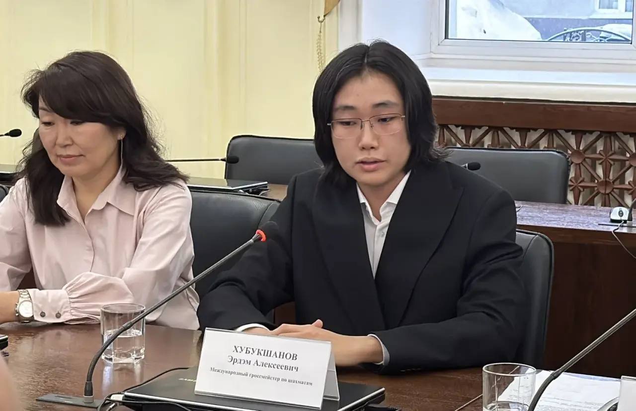 В Народном Хурале Бурятии прошло чествование нового международного гроссмейстера В Народном Хурале Бурятии прошло чествование нового международного гроссмейстера