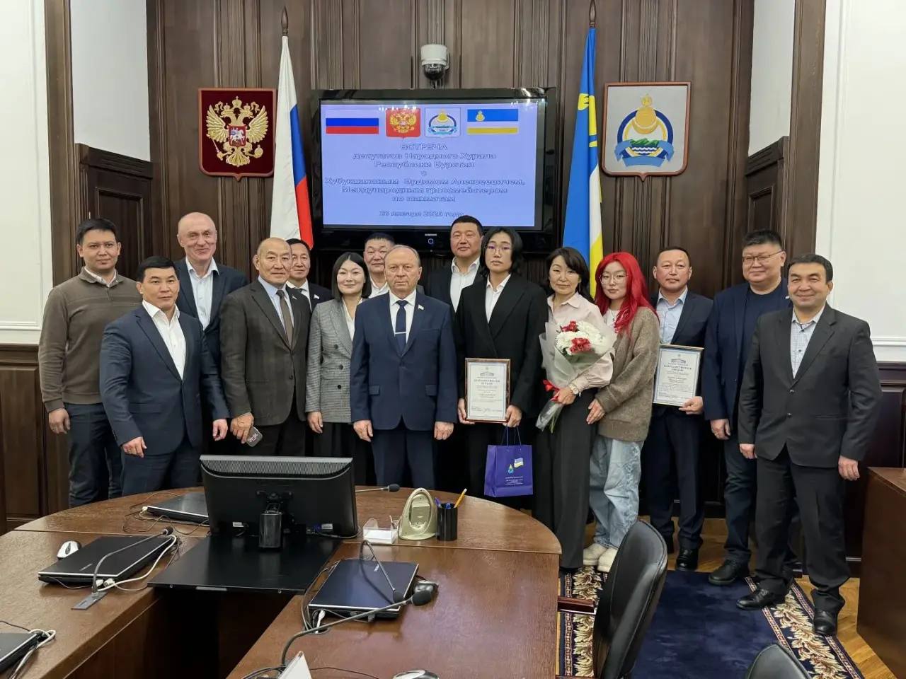 В Народном Хурале Бурятии прошло чествование нового международного гроссмейстера В Народном Хурале Бурятии прошло чествование нового международного гроссмейстера