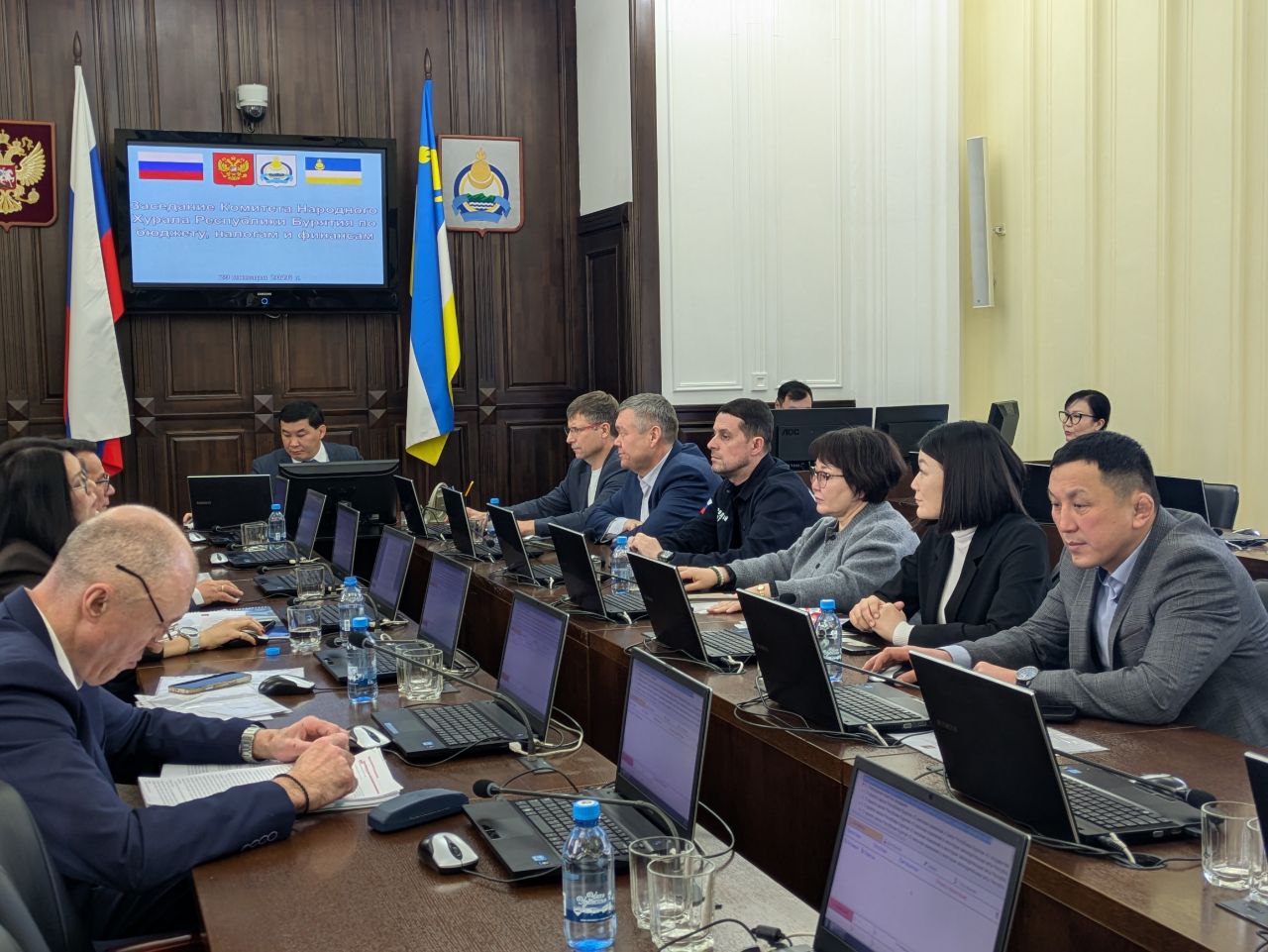 Сегодня в республиканском парламенте проходит заседание Комитета по бюджету, налогам и финансам