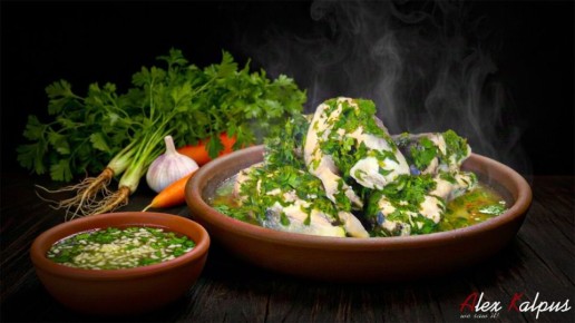Рыба с чесночной подливкой по-грузински: простота вкуса и ясность бульона