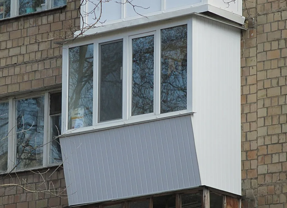 Застекление балконов: новый штраф и риски для владельцев