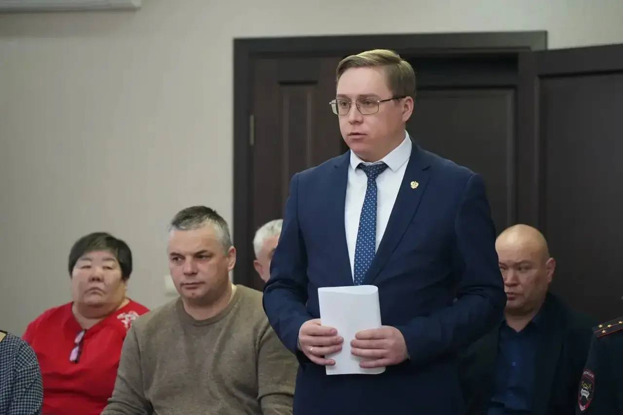 Заместитель начальника окружного управления Генпрокуратуры России Антон Климов провел прием жителей Республики Бурятия в селе Турунтаево Прибайкальского района Заместитель начальника окружного управления Генпрокуратуры России Антон Климов провел прием жителей Республики Бурятия в селе Турунтаево Прибайкальского района