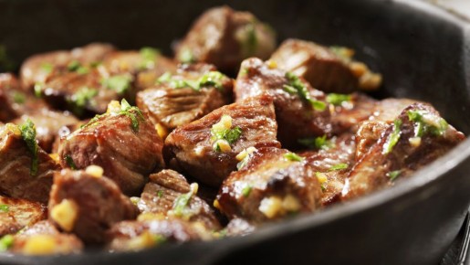 Почему мясо тушится, а не обжаривается: 3 главные ошибки