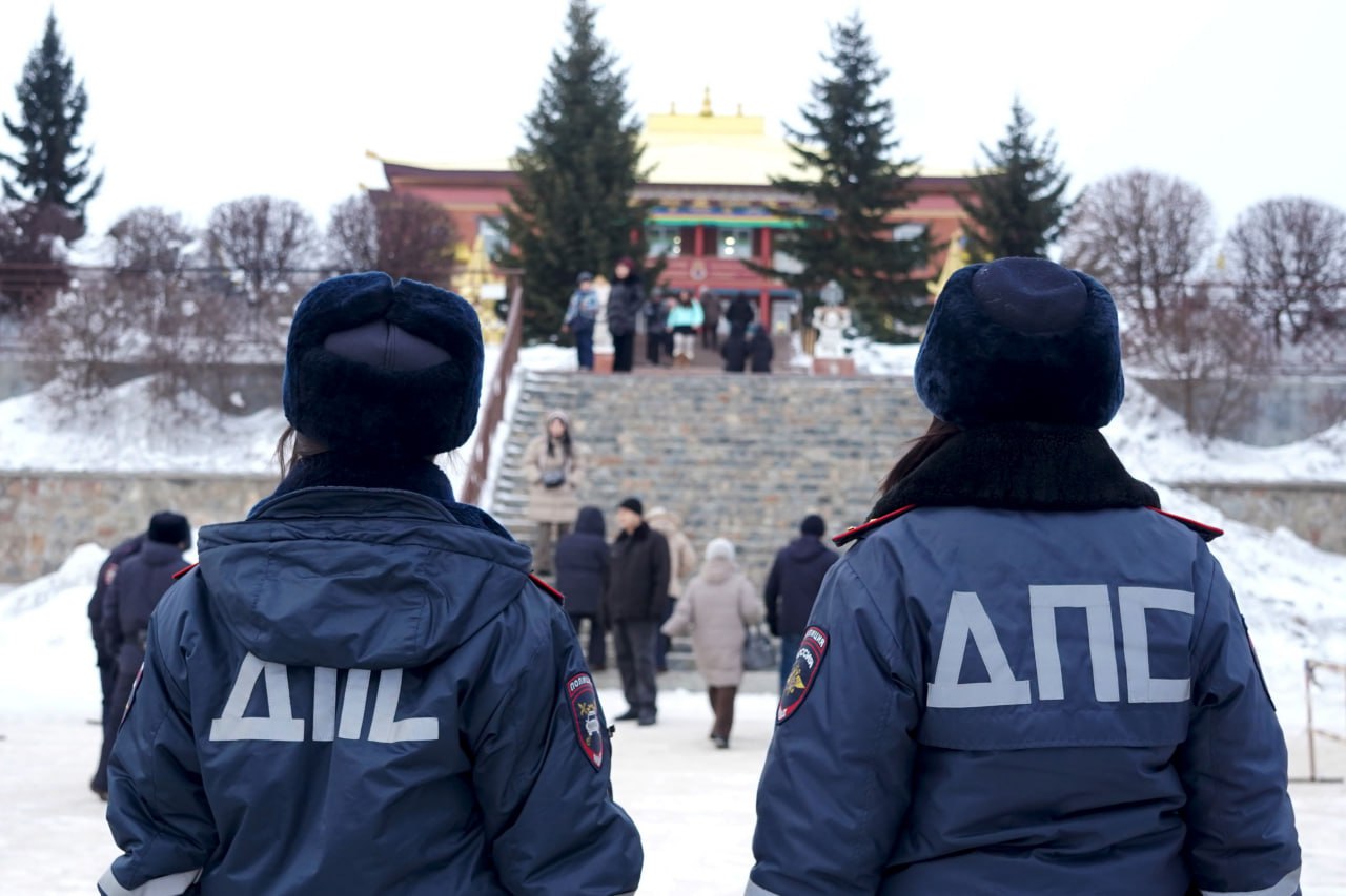 ФОТОФАКТ: Полицейские в Бурятии несут службу по охране общественного порядка в местах проведения мероприятий, посвященных празднику Сагаалгану ФОТОФАКТ: Полицейские в Бурятии несут службу по охране общественного порядка в местах проведения мероприятий, посвященных празднику Сагаалгану