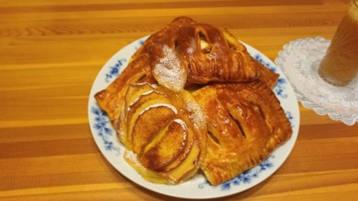 Необычные слойки с яблоками: простые рецепты для сладкого настроения