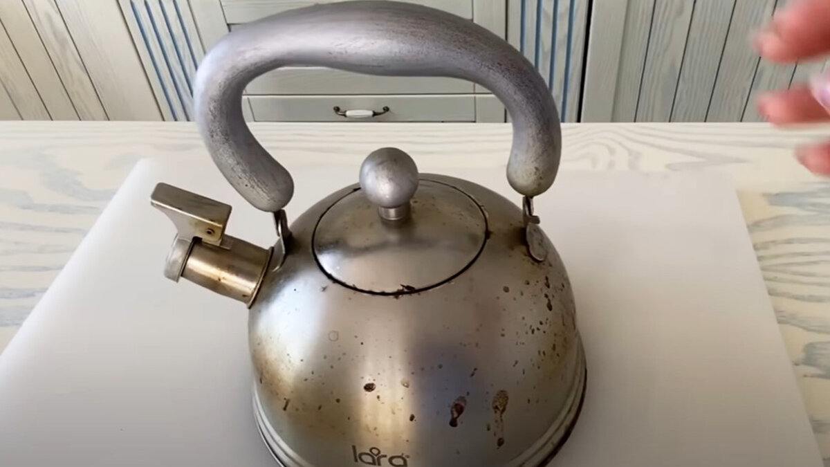 Эффективные методы очистки чайника от жира и налета