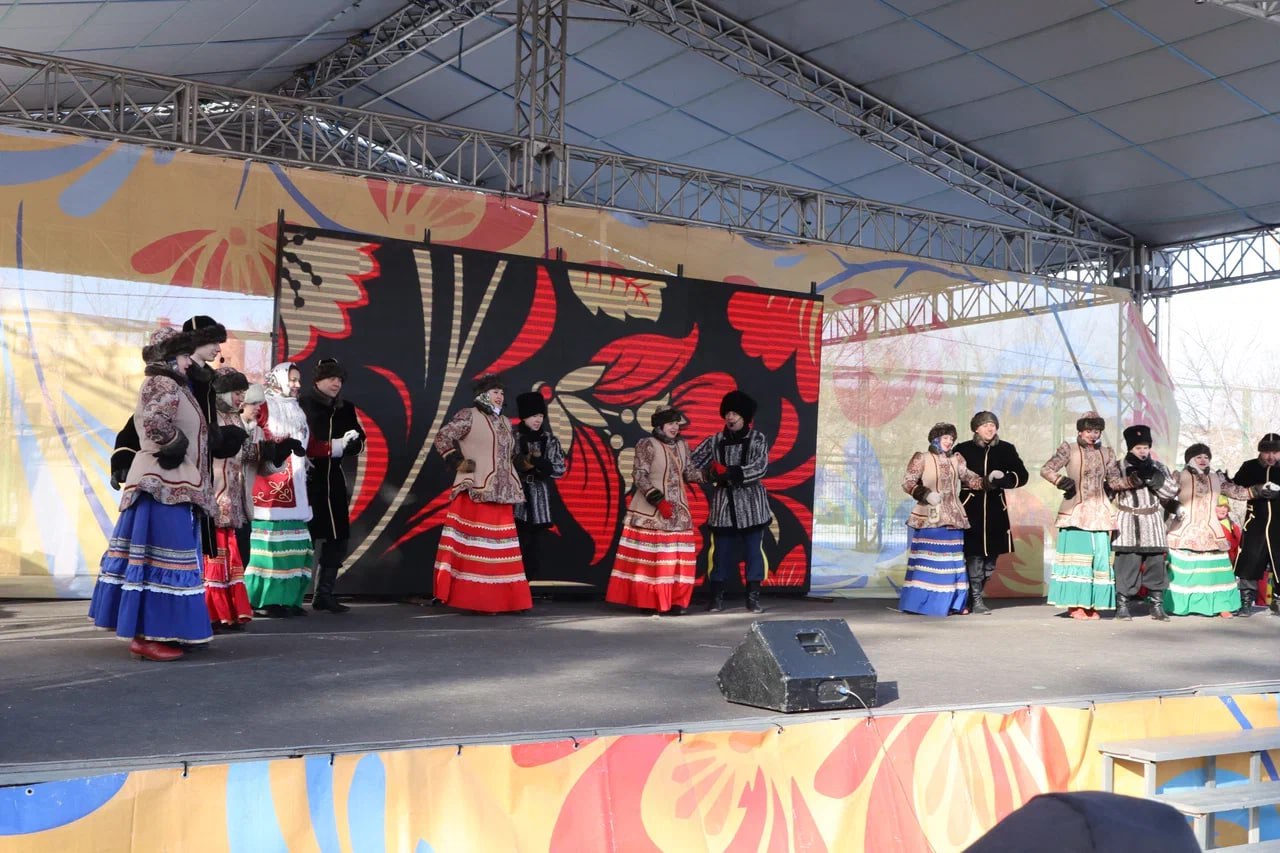 В Улан-Удэ проводили зиму с блинами, призами и традиционным костром В Улан-Удэ проводили зиму с блинами, призами и традиционным костром