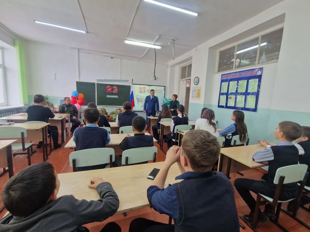 Прокуратура Джидинского района с участием ветерана боевых действий провела просветительское мероприятие для школьников Прокуратура Джидинского района с участием ветерана боевых действий провела просветительское мероприятие для школьников
