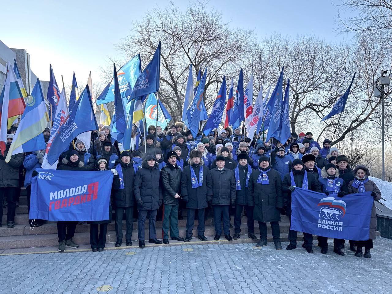 Сегодня, в День защитника Отечества, Председатель Народного Хурала Республики Бурятия Владимир Павлов принял участие в торжественном митинге и церемонии возложения цветов на Мемориале Победы в городе Улан-Удэ Сегодня, в День защитника Отечества, Председатель Народного Хурала Республики Бурятия Владимир Павлов принял участие в торжественном митинге и церемонии возложения цветов на Мемориале Победы в городе Улан-Удэ