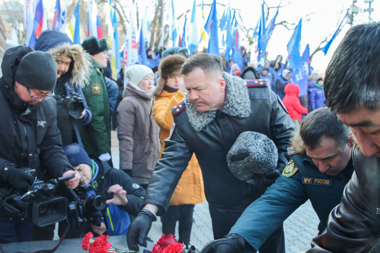 Руководство МВД по Республике Бурятия приняло участие в церемонии возложения цветов в День защитника Отечества Руководство МВД по Республике Бурятия приняло участие в церемонии возложения цветов в День защитника Отечества