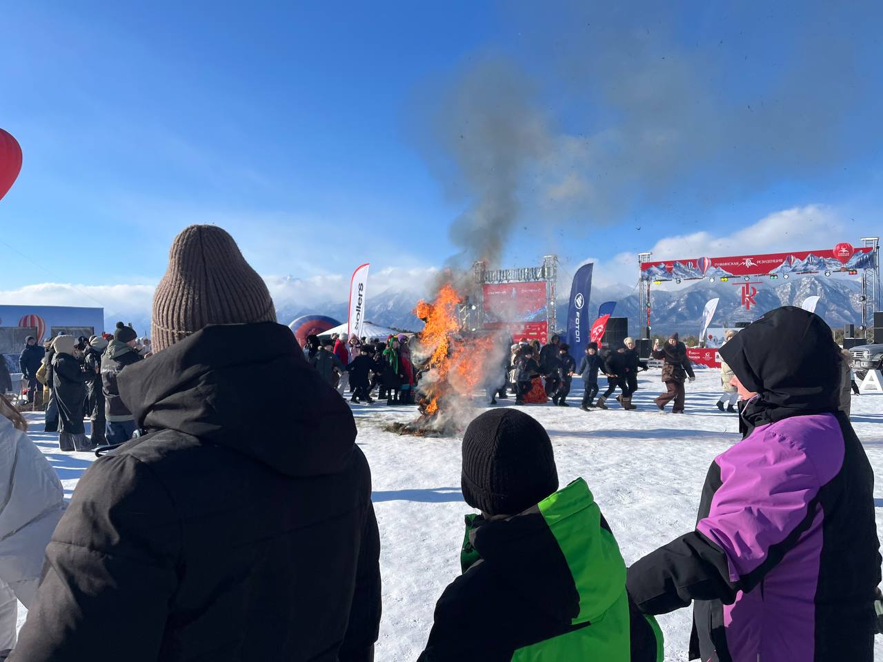 Фотофакт: сотрудники полиции в Бурятии обеспечили охрану общественного порядка на местах традиционных масленичных гуляний Фотофакт: сотрудники полиции в Бурятии обеспечили охрану общественного порядка на местах традиционных масленичных гуляний