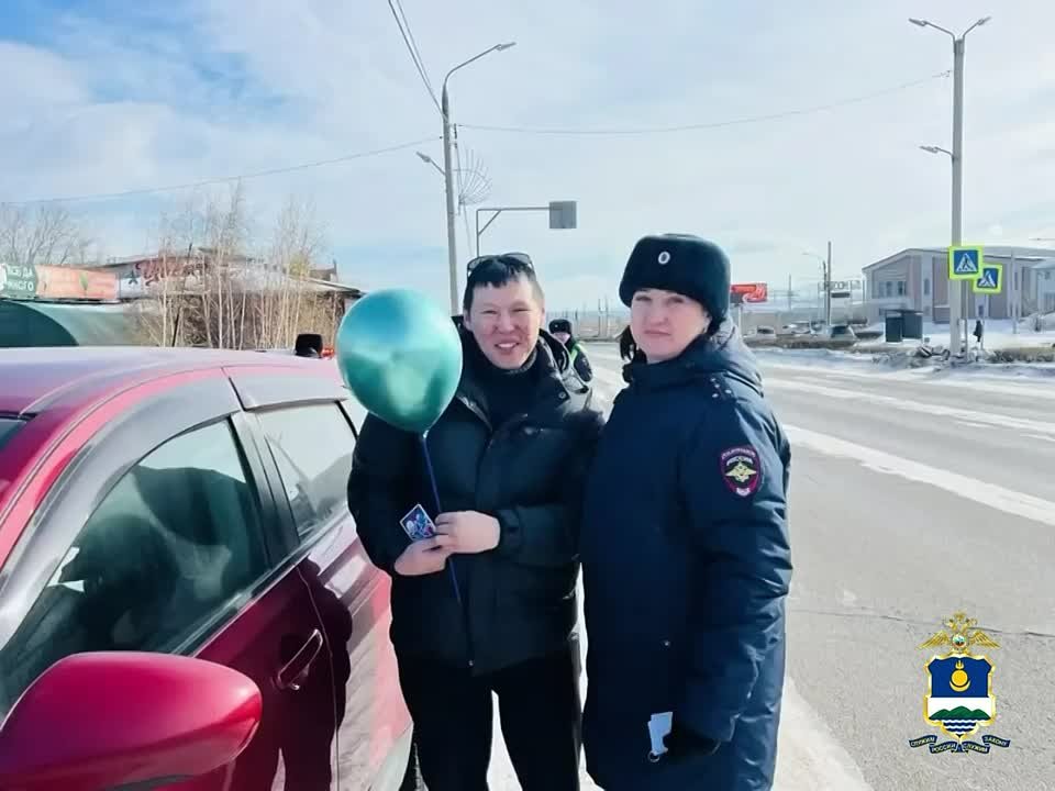 Автомобилисты Бурятии приняли поздравления от Госавтоинспекции в честь Дня защитника Отечества