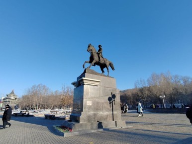 Председатель Народного Хурала принял участие в торжественном митинге на Мемориале Победы