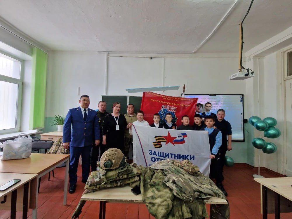 Прокуратура Джидинского района с участием ветерана боевых действий провела просветительское мероприятие для школьников