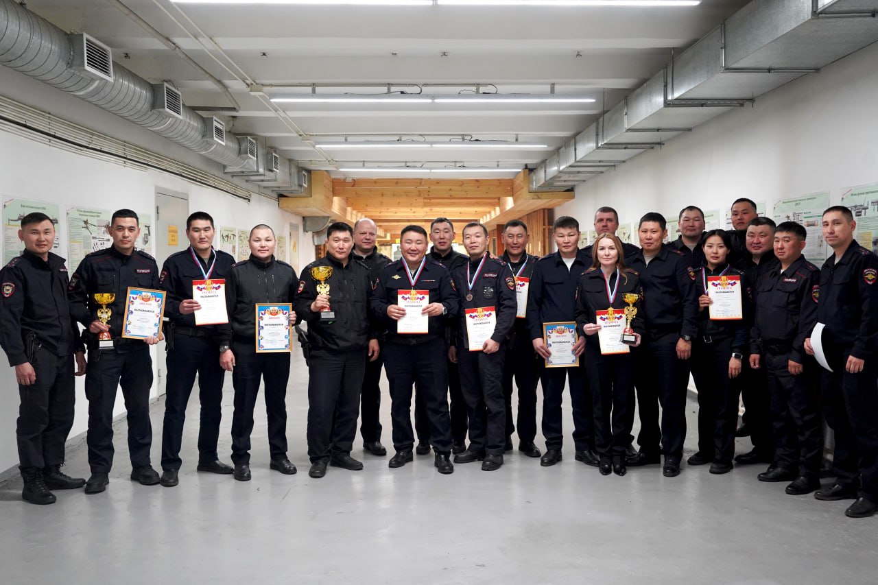 Полицейские Бурятии соревновались в стрельбе из пистолета Макарова Полицейские Бурятии соревновались в стрельбе из пистолета Макарова