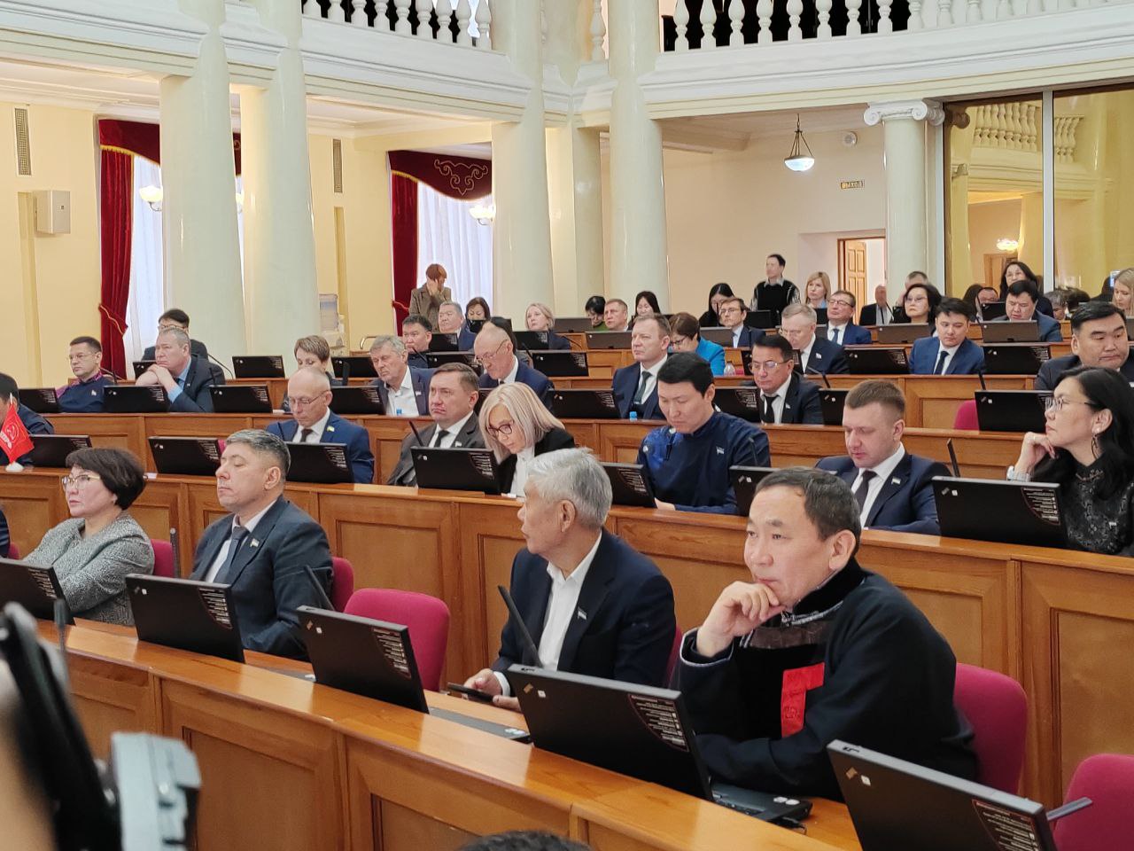 Депутаты Народного Хурала не задали восьмому зампреду ни одного вопроса Депутаты Народного Хурала не задали восьмому зампреду ни одного вопроса