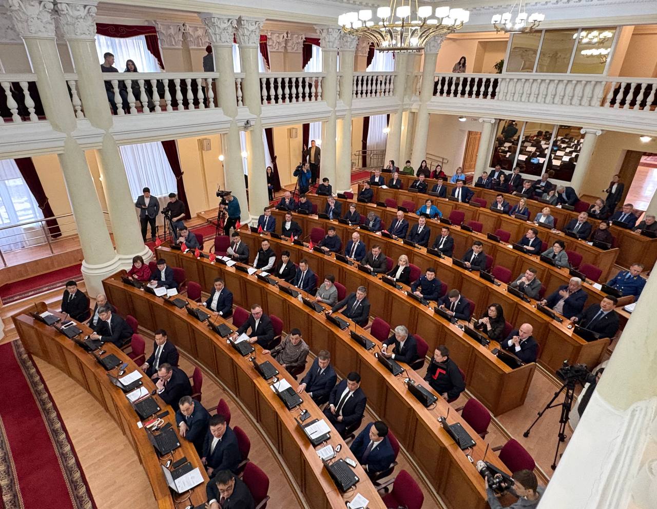 Сегодня началась очередная 16-я сессия республиканского парламента 7-го созыва Сегодня началась очередная 16-я сессия республиканского парламента 7-го созыва