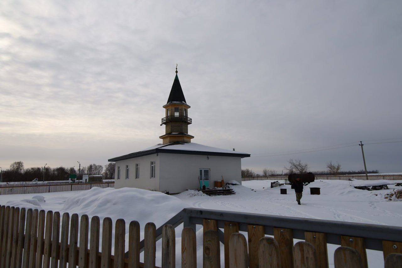 Благотворительный фонд «Объединение ветеранов специальной военной и контртеррористических операций» выделил 500 тыс рублей на подключение к электросетям мечети в деревне Айбатова в Аргаяшском районе Челябинской области