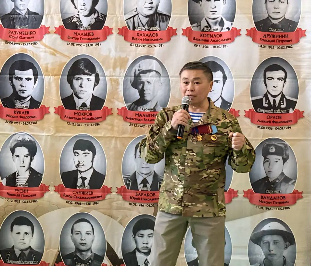 Дед воевал, отец воюет, сын защищает: в Бурятии прошел уникальный турнир Дед воевал, отец воюет, сын защищает: в Бурятии прошел уникальный турнир