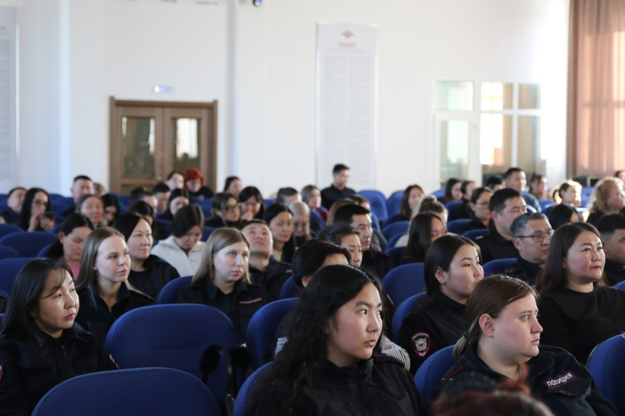 В Управлении МВД России по г.Улан-Удэ прошел единый день государственно-правового информирования В Управлении МВД России по г.Улан-Удэ прошел единый день государственно-правового информирования