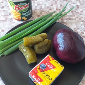 Яркий салат со свёклой и кукурузой для вашего стола