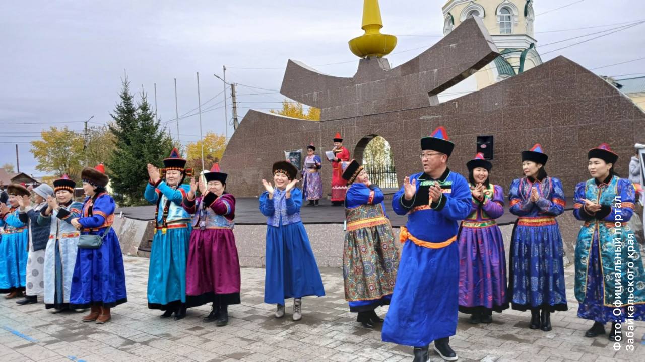 #ГодЕдинстваНародовРоссии. Буряты — традиции и культура На юге Сибири, между священным Байкалом и бескрайними степями Забайкалья, живёт монголоязычный народ — буряты #ГодЕдинстваНародовРоссии. Буряты — традиции и культура На юге Сибири, между священным Байкалом и бескрайними степями Забайкалья, живёт монголоязычный народ — буряты