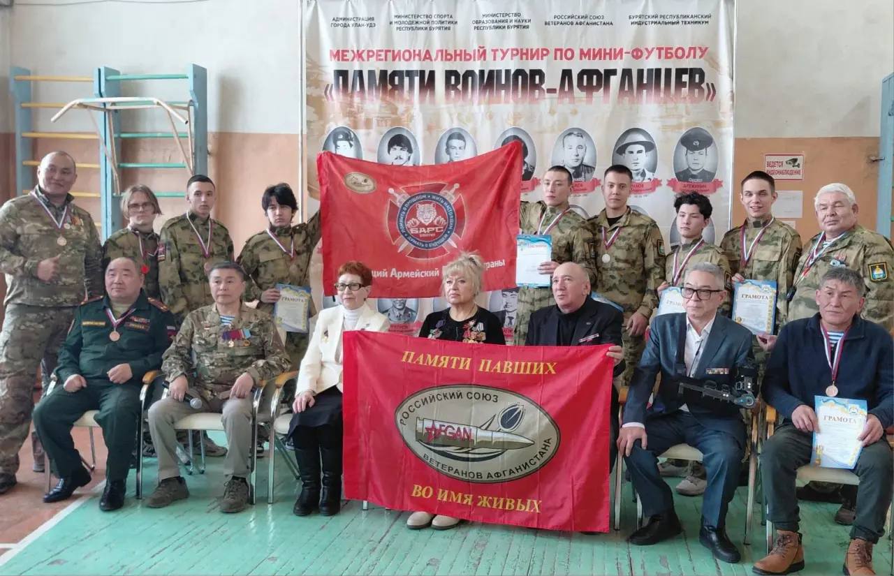 Дед воевал, отец воюет, сын защищает: в Бурятии прошел уникальный турнир Дед воевал, отец воюет, сын защищает: в Бурятии прошел уникальный турнир