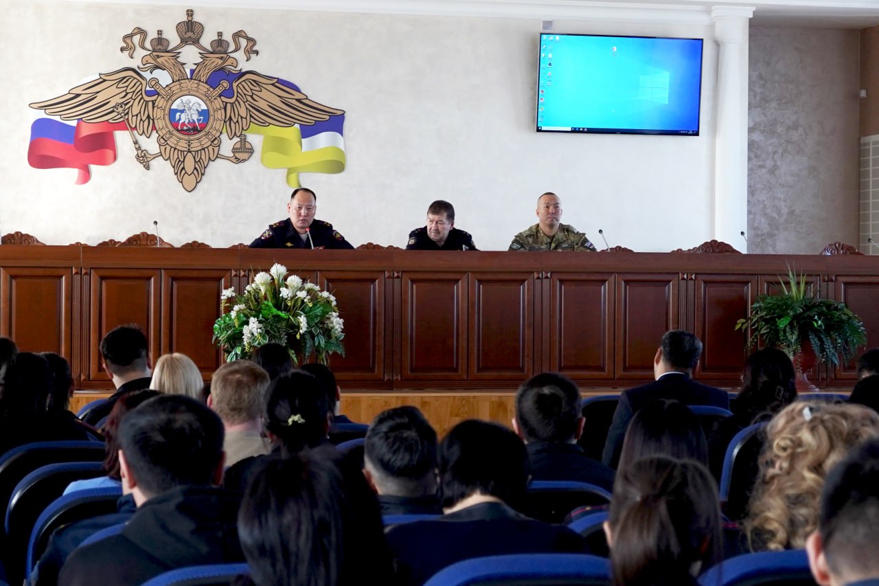 В Управлении МВД России по г.Улан-Удэ прошел единый день государственно-правового информирования В Управлении МВД России по г.Улан-Удэ прошел единый день государственно-правового информирования