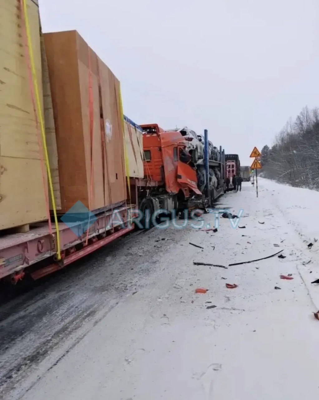Три большегруза столкнулись на трассе «Байкал» Три большегруза столкнулись на трассе «Байкал»