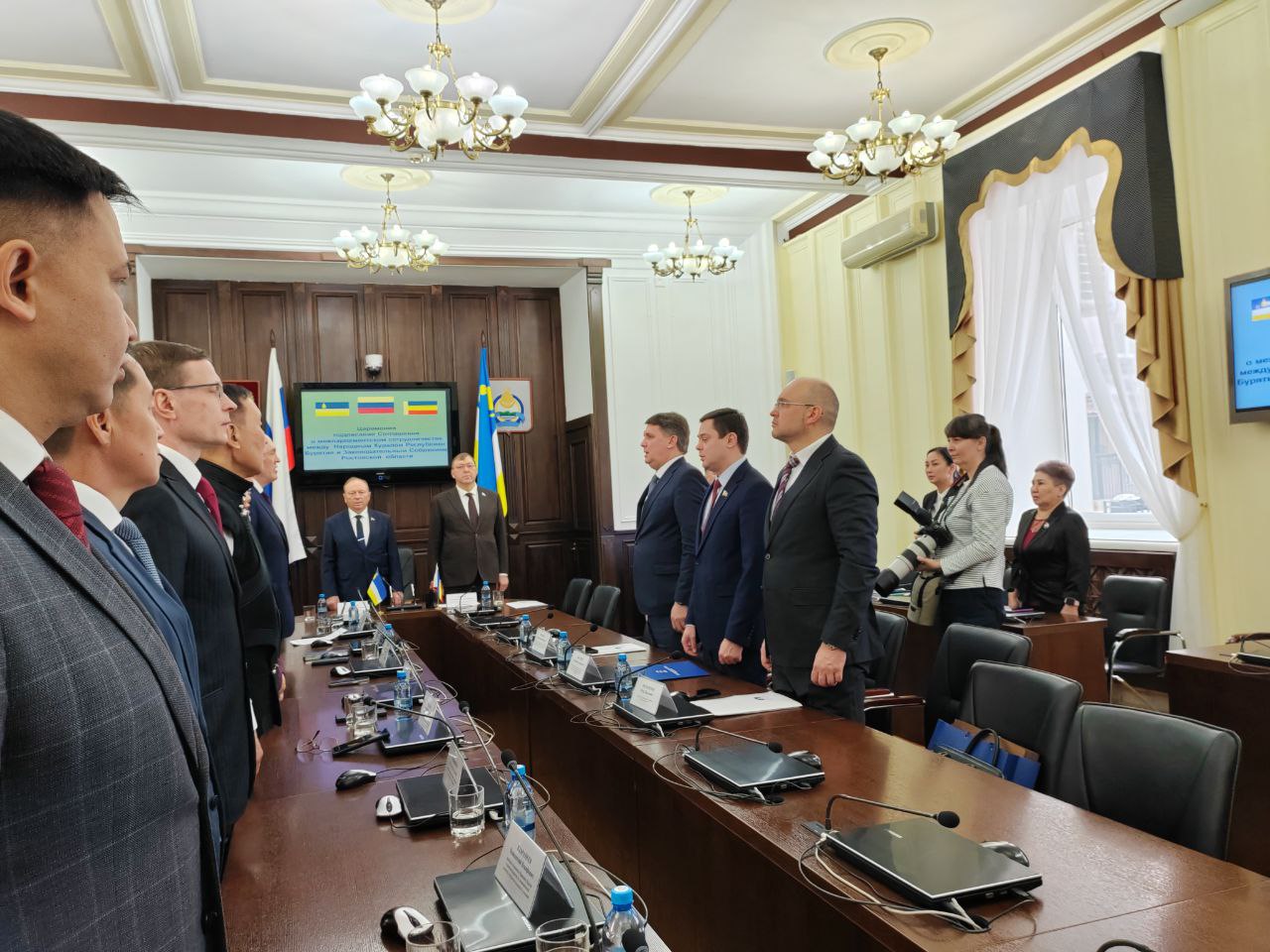 Хурал подписал соглашение с парламентом Ростовской области Хурал подписал соглашение с парламентом Ростовской области