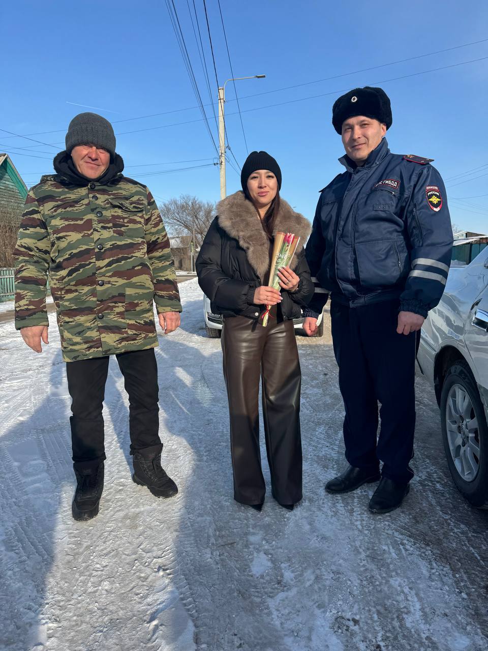 Полицейские Бурятии подарили женщинам весеннее настроение Полицейские Бурятии подарили женщинам весеннее настроение