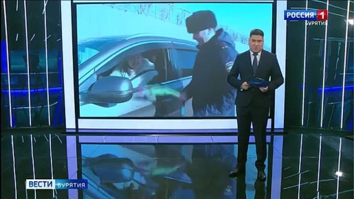 Сотрудники ГИБДД поздравили автолюбительниц с Международным женским днём