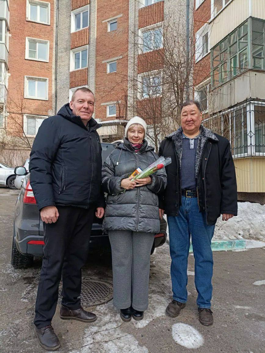 #8мартавкаждыйдом. Члены Совета ветеранов Улан-Удэнского ЛО МВД России на транспорте от лица мужской части коллектива линейного отдела поздравили женщин-ветеранов, а также сотрудниц транспортной полиции, которые в... #8мартавкаждыйдом. Члены Совета ветеранов Улан-Удэнского ЛО МВД России на транспорте от лица мужской части коллектива линейного отдела поздравили женщин-ветеранов, а также сотрудниц транспортной полиции, которые в...