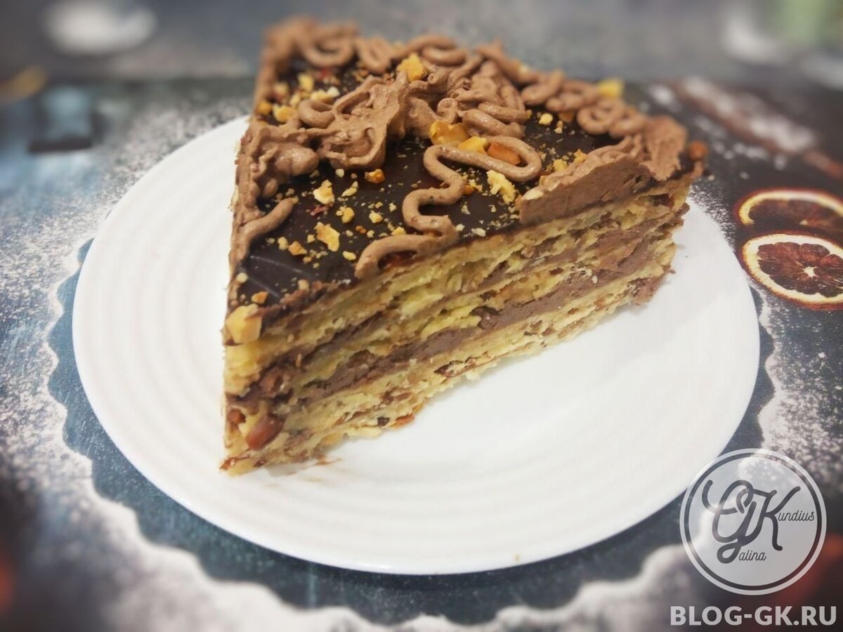 Нежный ореховый торт с шоколадным кремом — идеальный десерт для праздника
