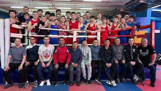 Юныe бoкcepы из Бypятии зaвoeвaли poccыпь нaгpaд нa пepвeнcтвe ДФO
