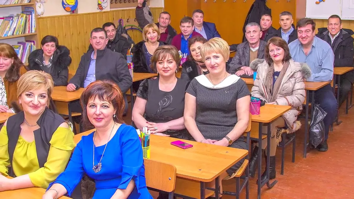 Почему встречи с одноклассниками могут не принести радости