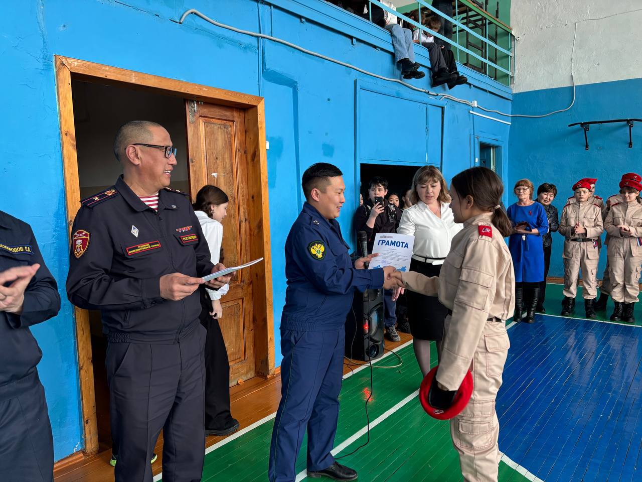 Прокуратура Мухоршибирского района приняла участие в военно-патриотическом мероприятии «Смотр строя и песни» среди учащихся МБОУ «Мухоршибирская СОШ №1»