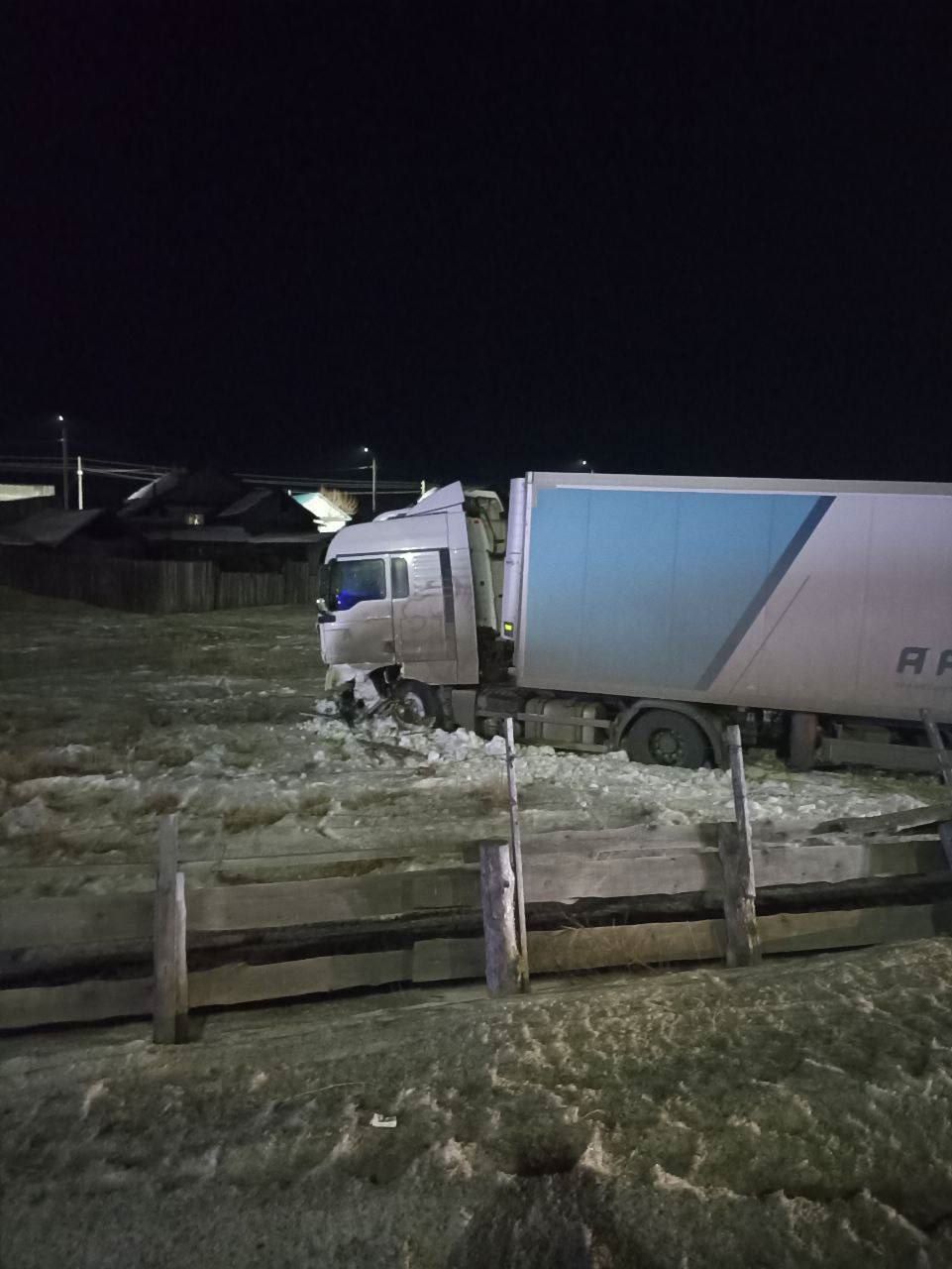 На трассе в Бурятии в лобовом ДТП с фурой погиб водитель «БМВ ИКС-5» На трассе в Бурятии в лобовом ДТП с фурой погиб водитель «БМВ ИКС-5»