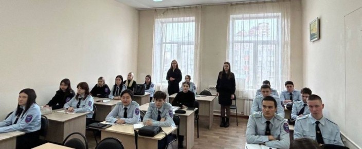 В Улан-Удэ транспортные полицейские активно проводят профилактические мероприятия с подростками