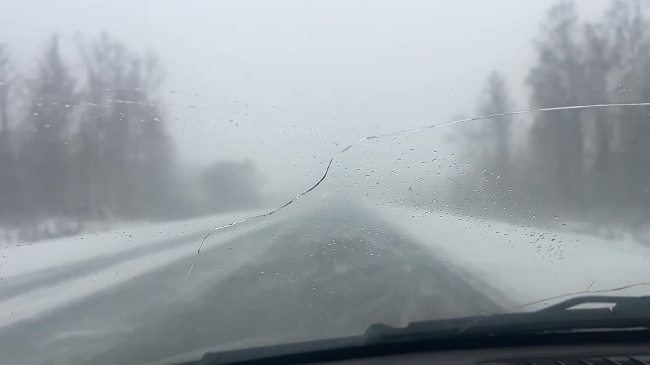 В Кабанском районе ухудшились дорожные условия из-за снегопада