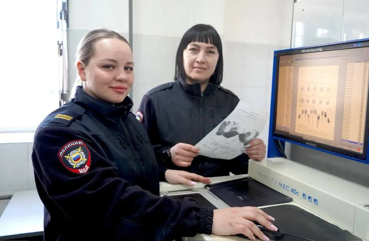 Доброго утра и удачной недели нашим подписчикам желают сотрудники Изолятора временного содержания УМВД России по г. Улан-Удэ Елена Кисилева и Екатерина Таракановская