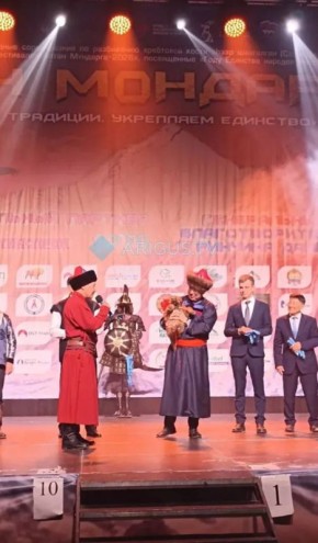 Главе Бурятии подарили банхара