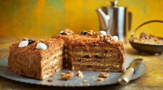 Шедевр домашней выпечки: торт с черносливом