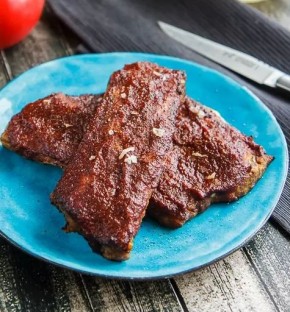 Вкусное летнее наслаждение: свиные рёбрышки, запеченные в духовке