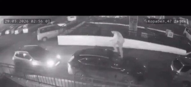 Пьяный улан-удэнец бегал по крышам припаркованных автомобилей